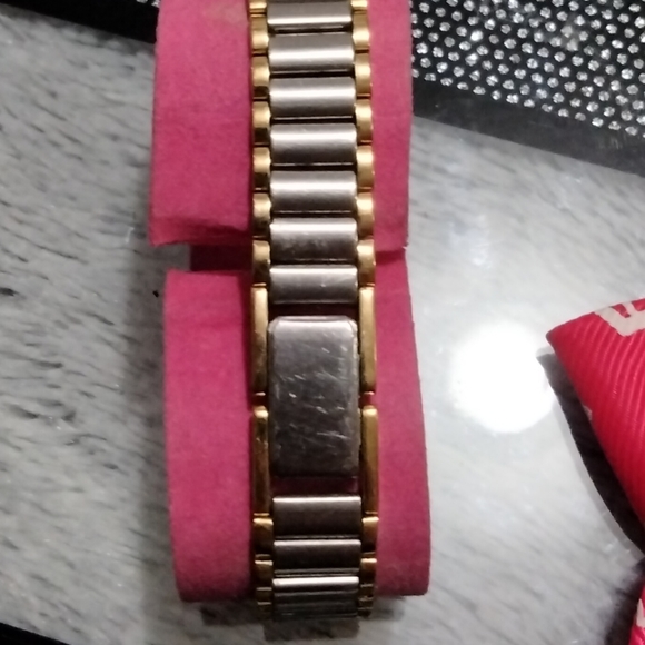 Citizen - Picture 3 of 4